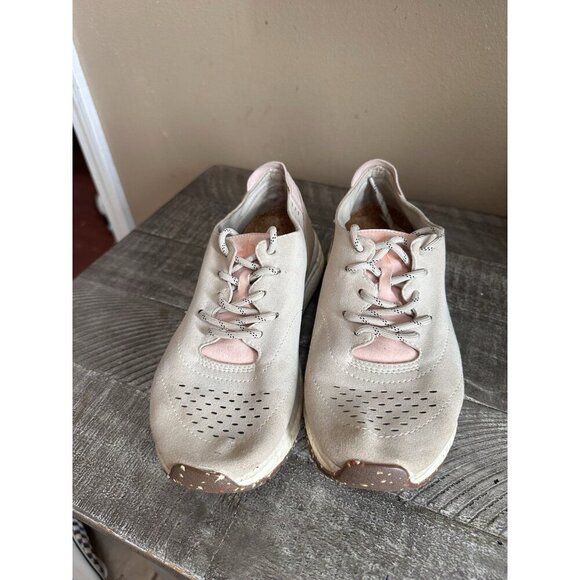 OTBT Women's Free Sneakers Rosette 8m - Picture 2 of 5